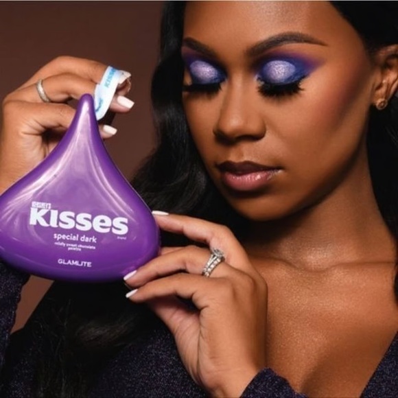 Glamlite X Hershey Kisses Special Dark Eyeshadow Palette - Picture 4 of 5